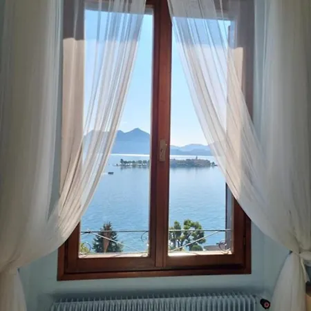 Camelie With Private